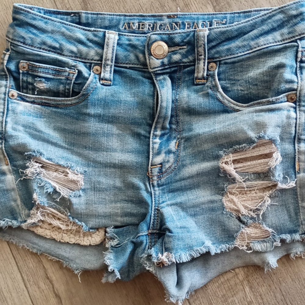 Womens Sz 2 AE AMERICAN EAGLE Destroyed Jean Shorts High rise Shorties b24 - Picture 3 of 6